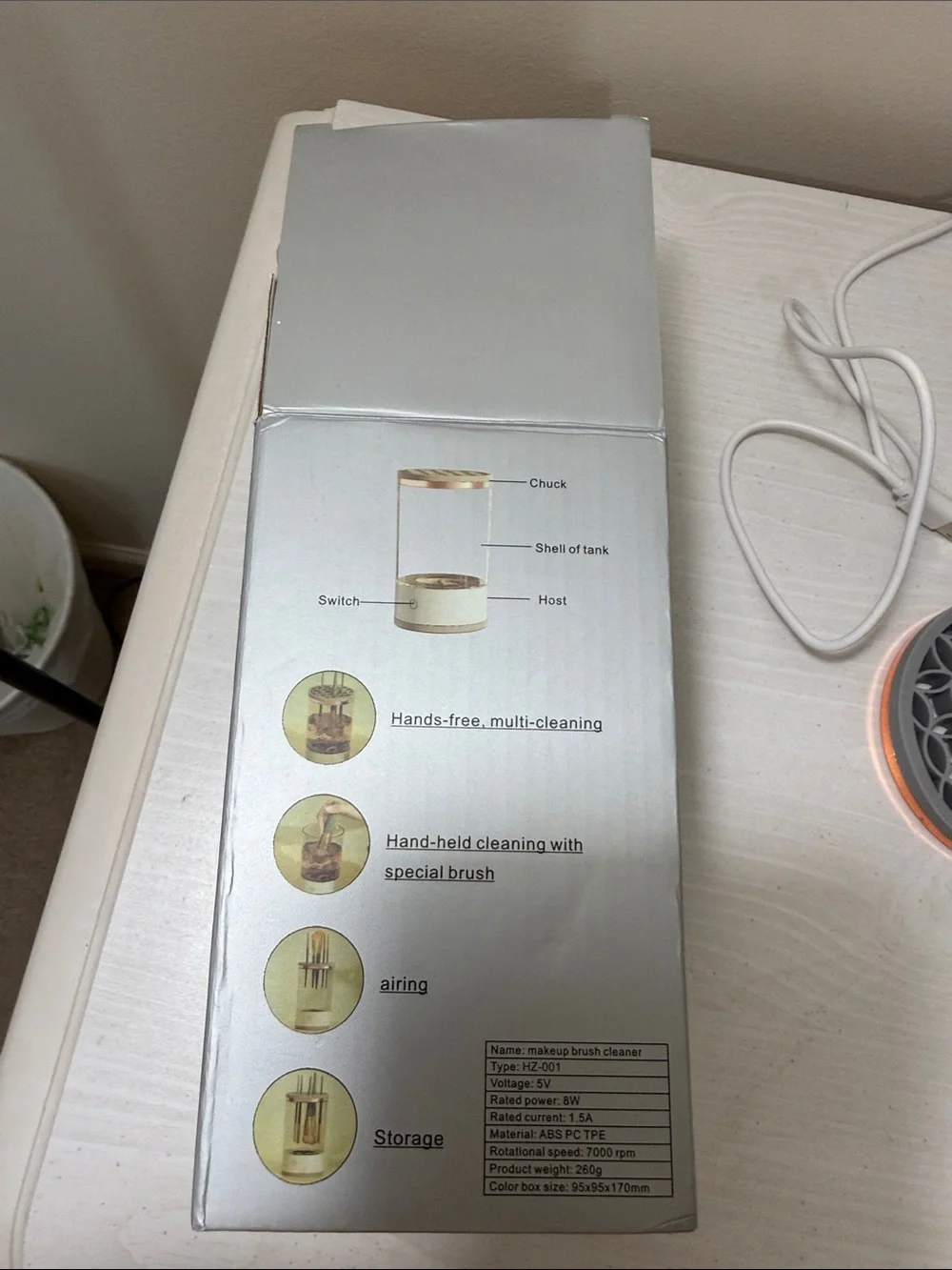 Makeup brushes cleaning machine